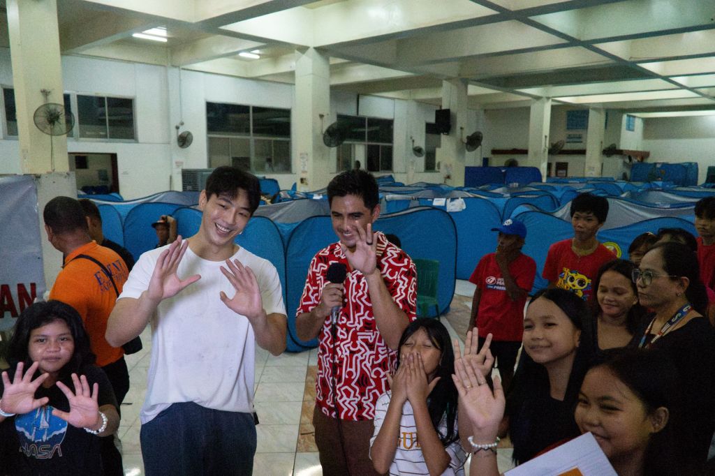 Korean Actor Kim Ji Soo Shows Hands-On Support in Typhoon Carina Relief Operations Along With GMA Kapuso Foundation