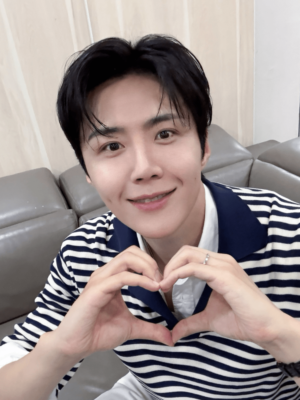 Exploring the “Love Factory” with Kim Seon&nbsp;Ho